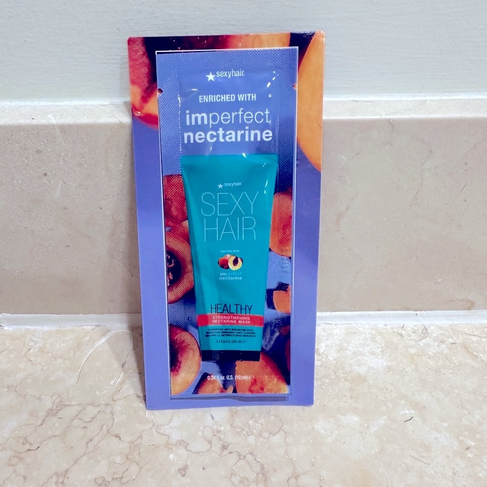 ⭐️5 for $10 sexyhair strengthening nectarine mask